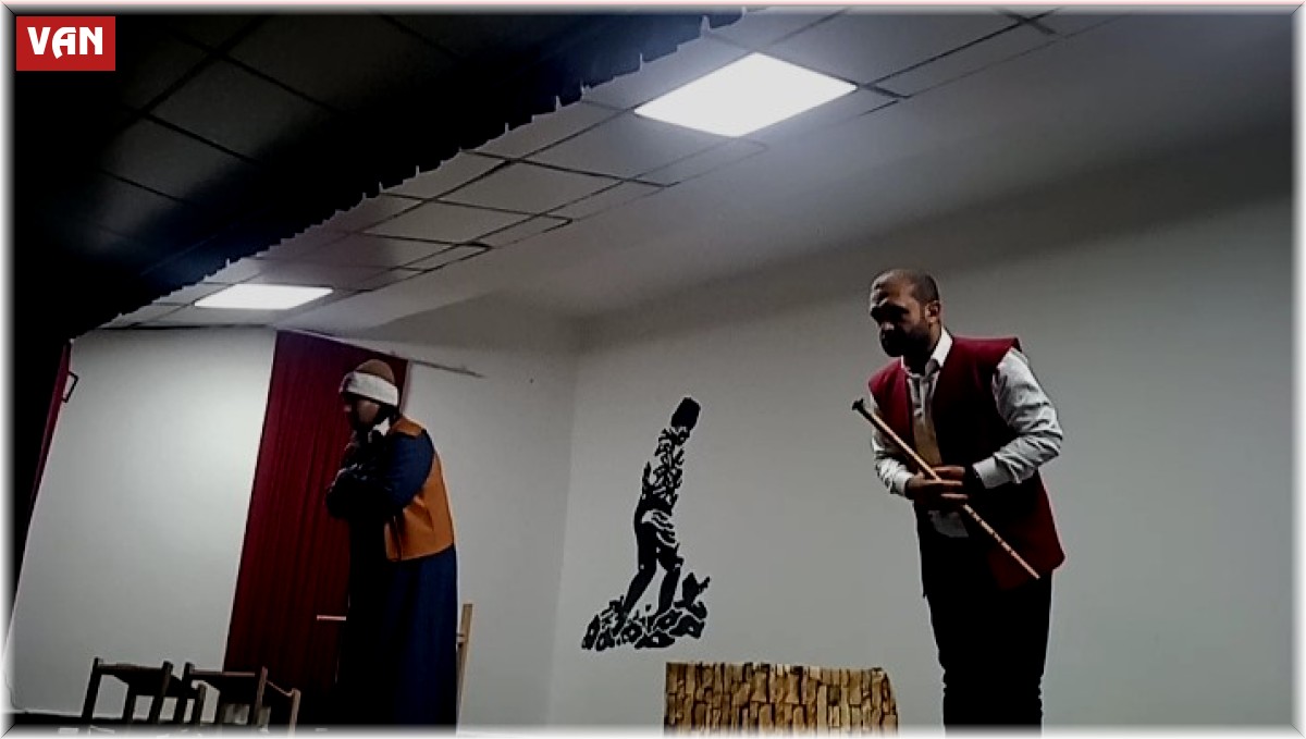 Özalp'te 'Aşka Yanmalı Mevlana' oyunu sahnelendi