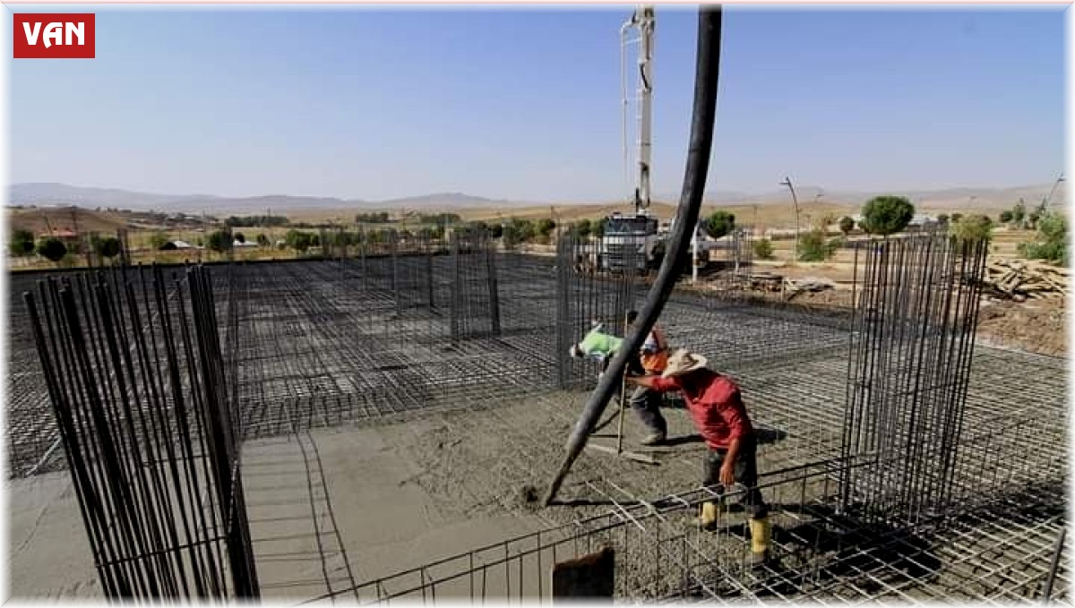 Özalp'te kapalı spor salonunun temeli atıldı