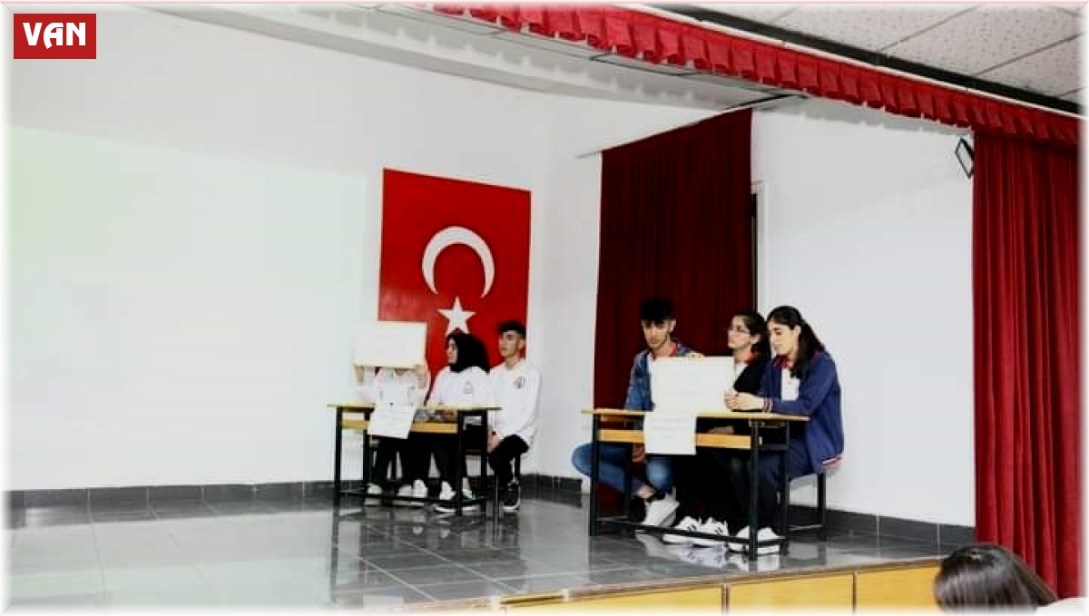 Özalp'te 'Liselerarası Bilgi Yarışması' yapıldı