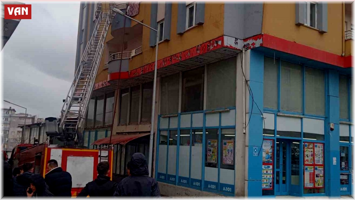 Özalp'te yangın: 1 yaralı