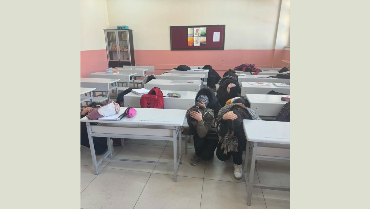 Özalp'teki tüm okullarda deprem tatbikatı yapıldı