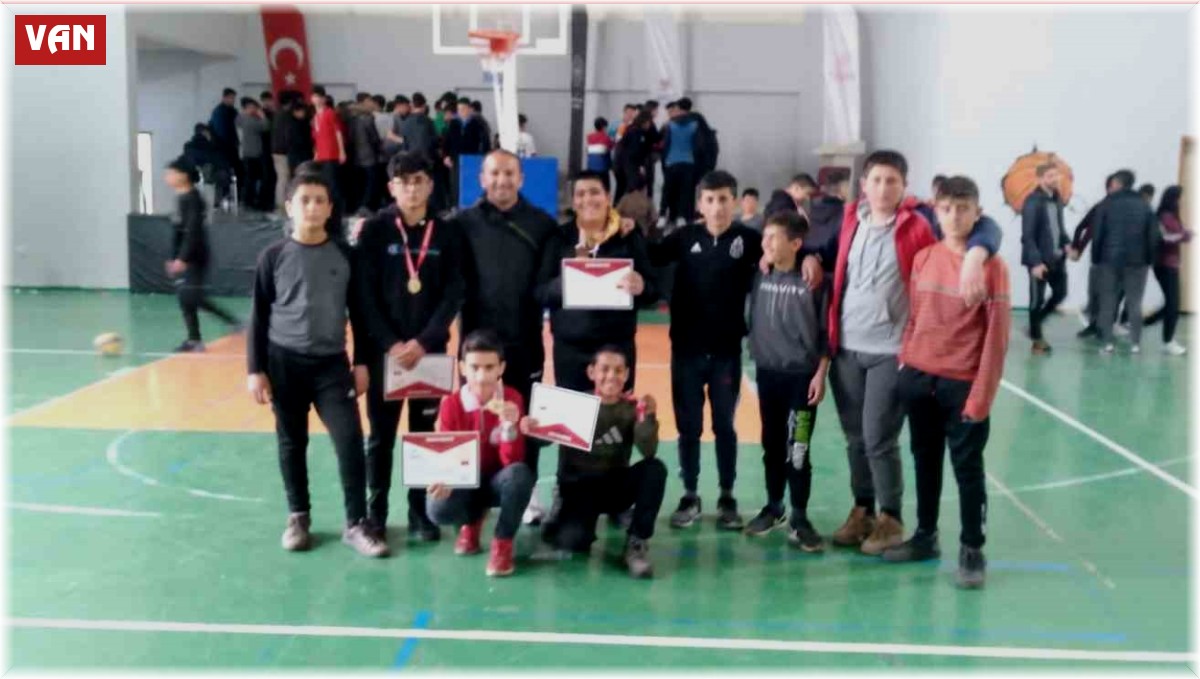 Özalp YİBO bilek güreşinde il birincisi oldu