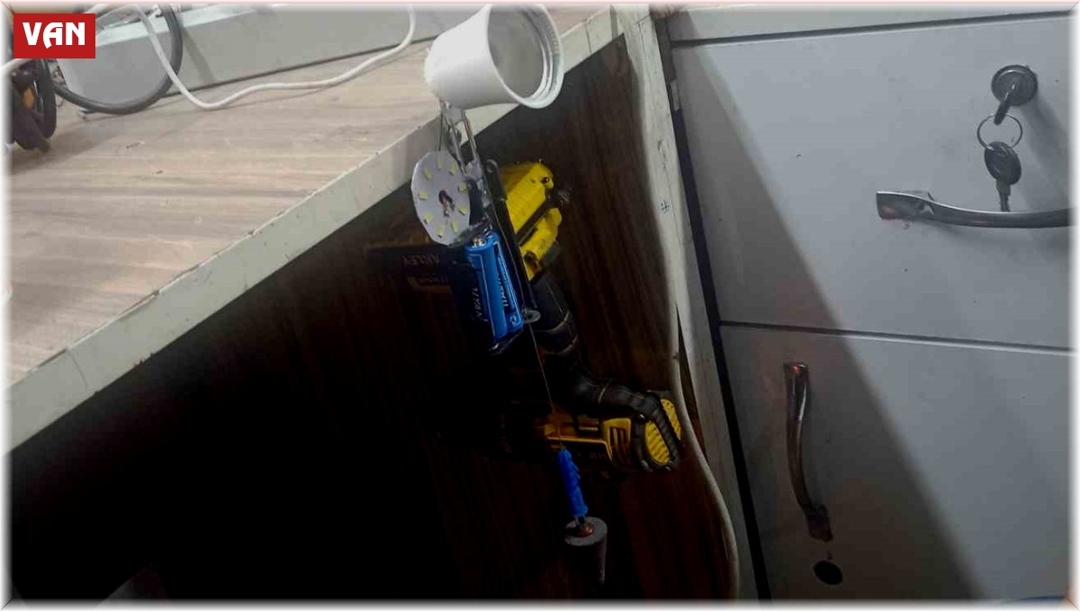 Özalpli elektrik ustasından deprem ikaz cihazı