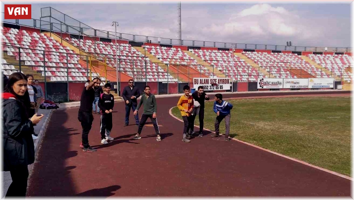 Özalplı öğrenci atletizmde il birincisi oldu