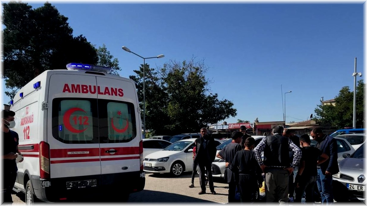 (Özel) Boşanma davası için geldiği adliyenin bahçesinde harakiri yaptı