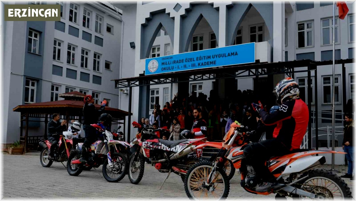 Özel çocuklara motocross sürprizi