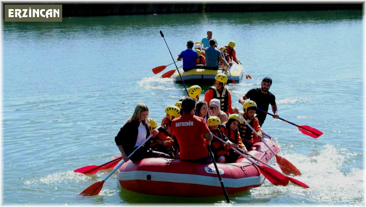Özel çocukların rafting keyfi