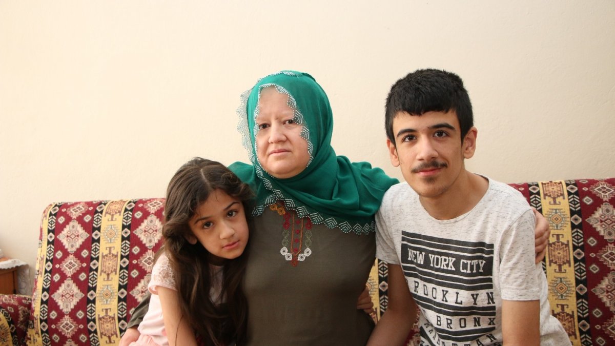 Özel çocuklarına devletin desteğiyle hem anne, hem baba oldu