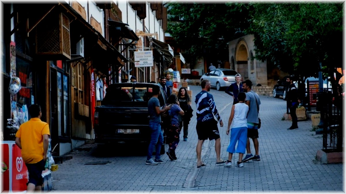 (Özel) Dünya Geçici Miras Listesi’ne alınan Kemaliye, yaz aylarında ilçe nüfusunun 10 katı ziyaretçi ağırlıyor