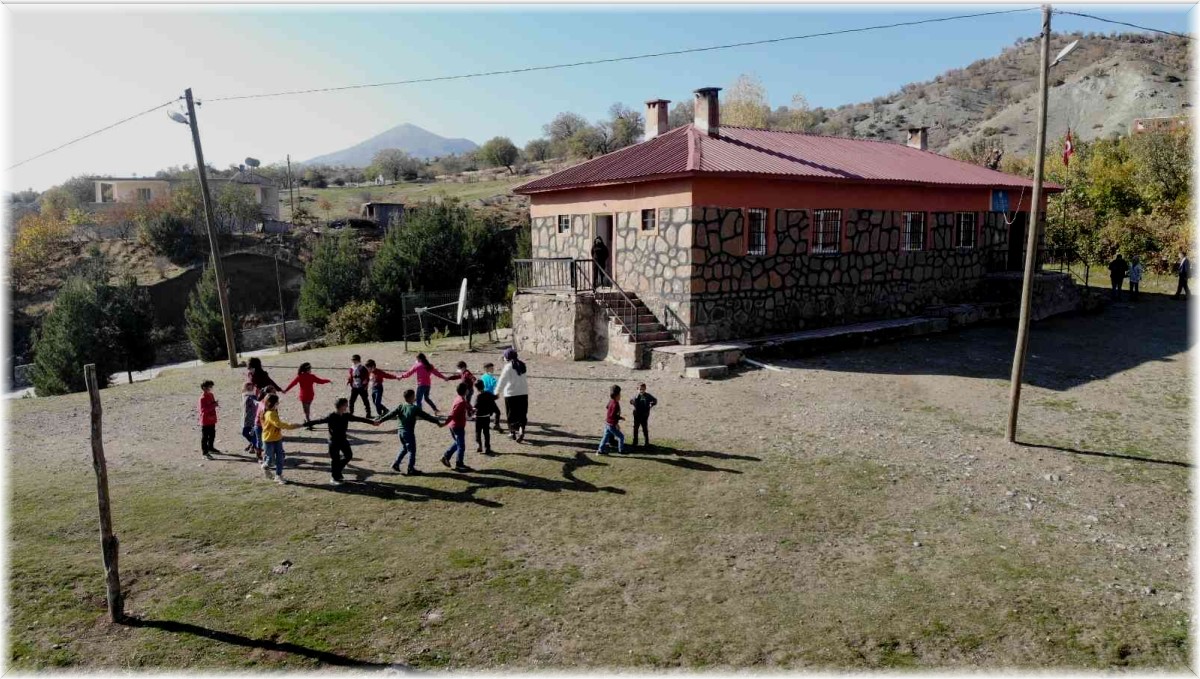 (Özel) Elif öğretmenin eğitim aşkı