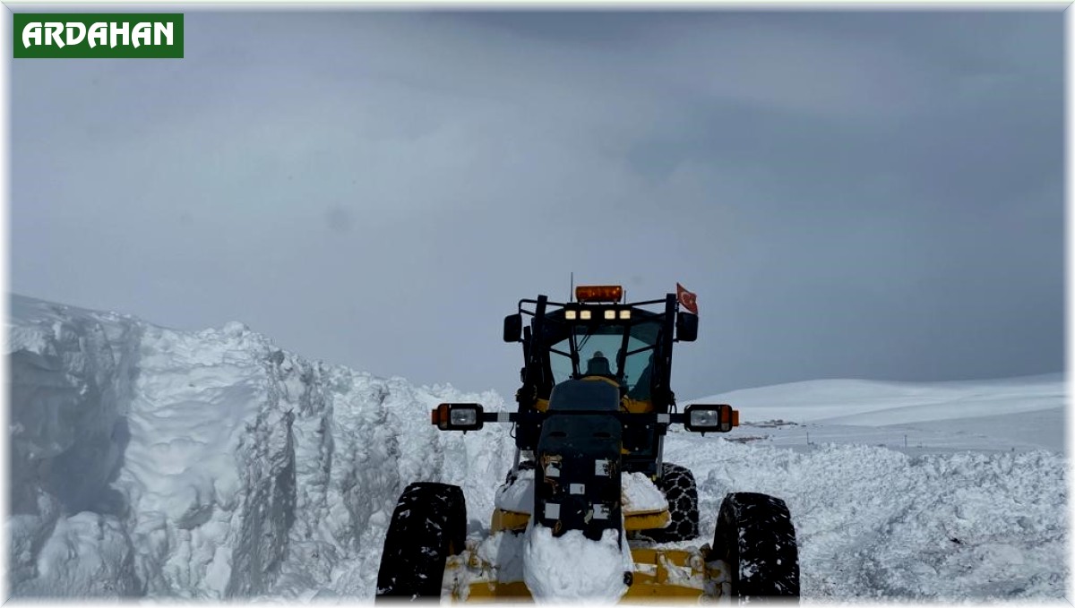 Özel İdare'nin karla mücadele mesaisi sürüyor