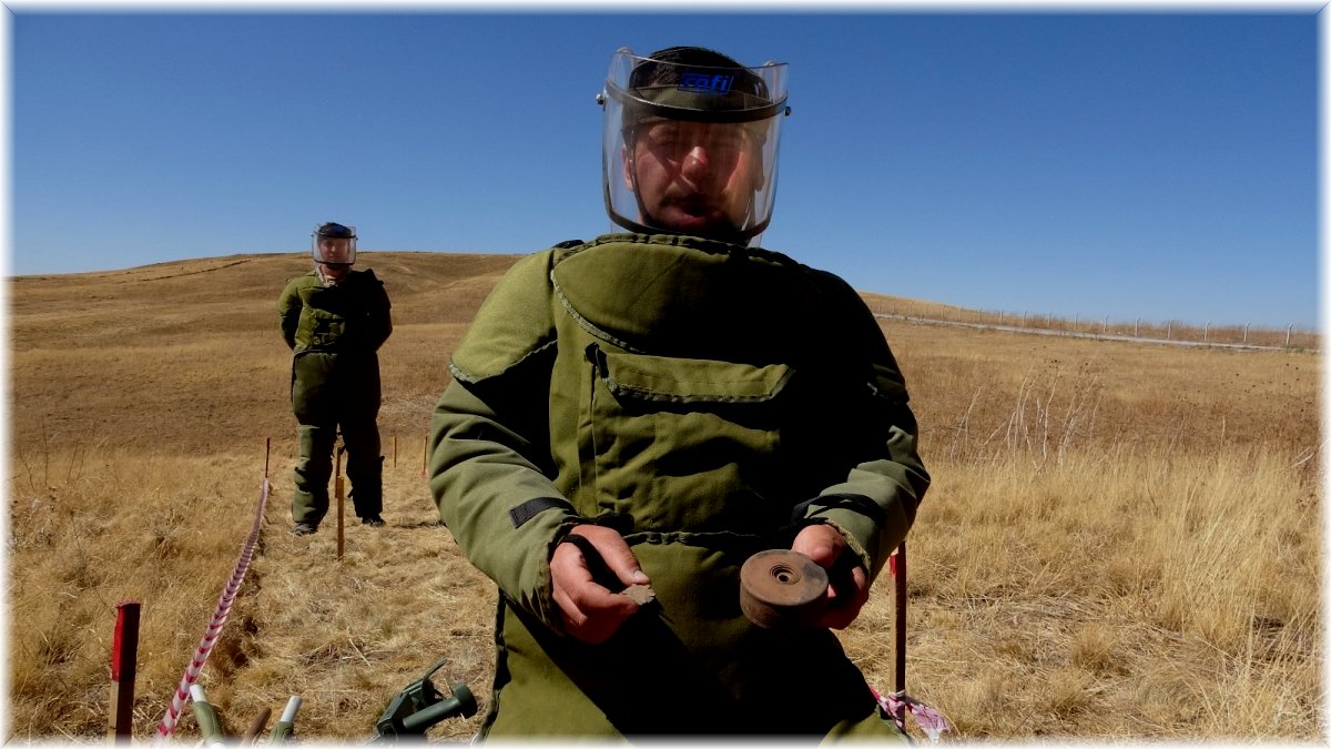 (Özel) İran sınırında zorlu görev: Mayın temizleme