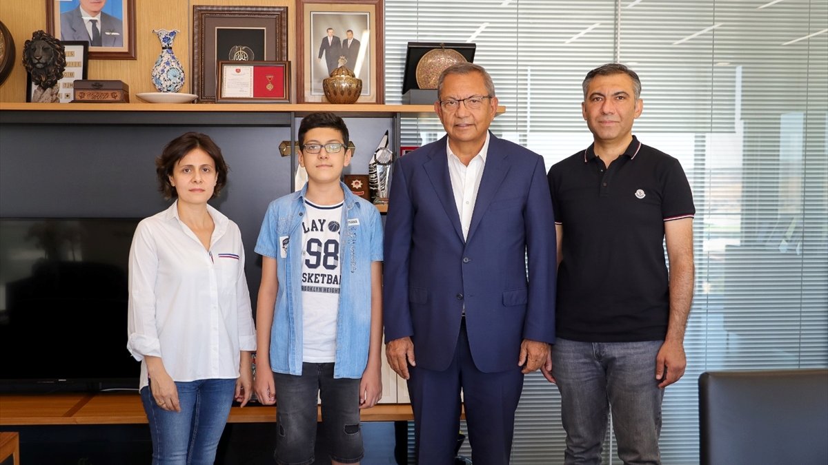 Özel Kipaş Ortaokulu, LGS'de tam puan alan öğrencisini ödüllendirildi