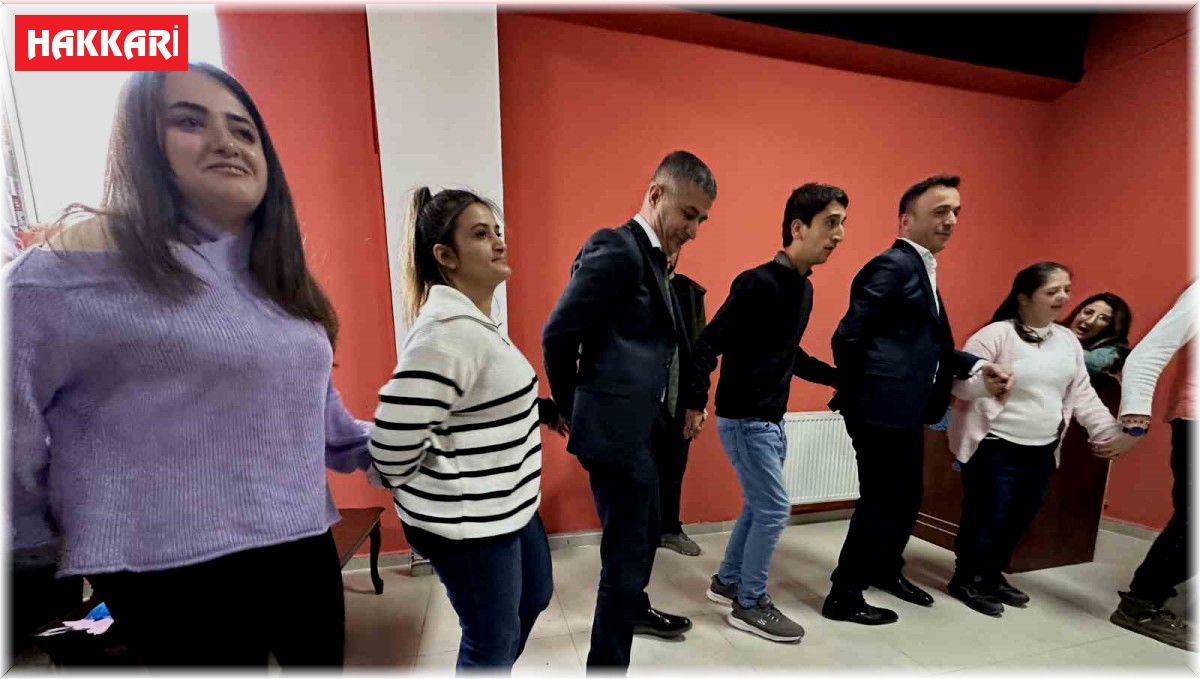 Özel öğrenciler halaylarla eğlendiler