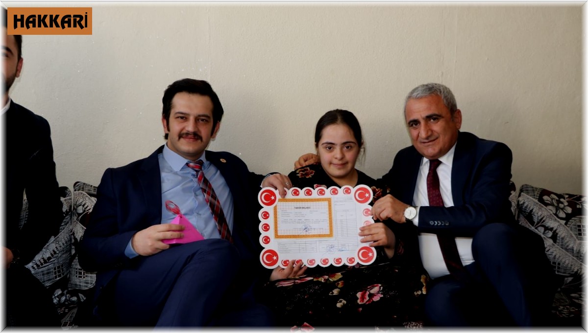 Özel öğrenciye evde karne sürprizi