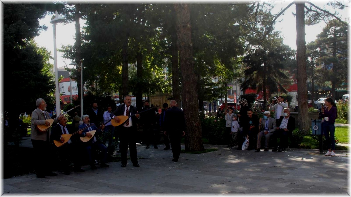 (Özel) Popüler sanatçılara inat 5 bin yıllık âşıklık geleneğini yaşatmaya çalışıyorlar