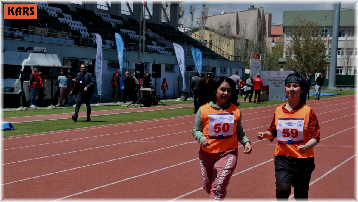 Özel sporcular kıyasıya mücadele etti