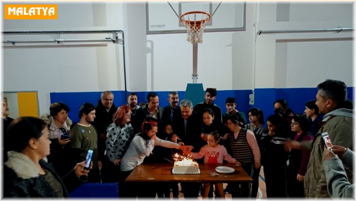 Özel sporculara pastalı tebrik