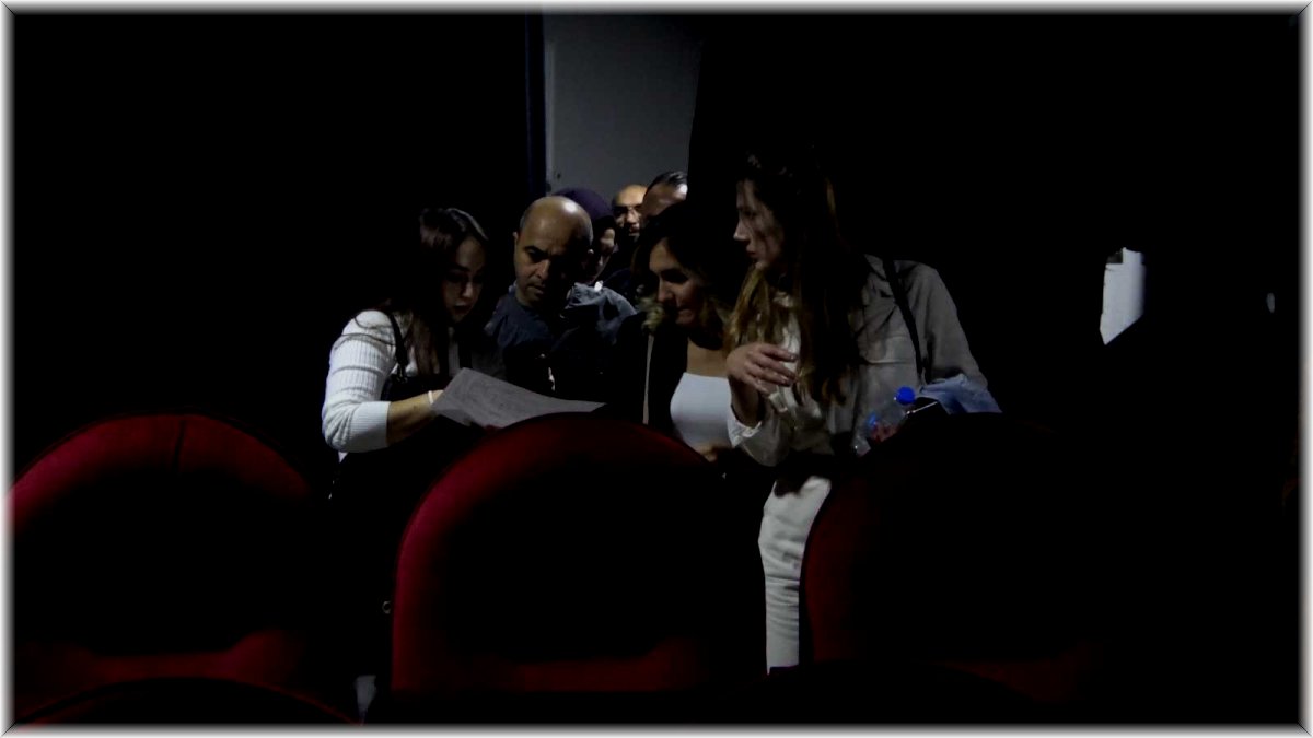 (Özel) Tatvanlılar uzun bir aradan sonra tiyatroyla buluştu