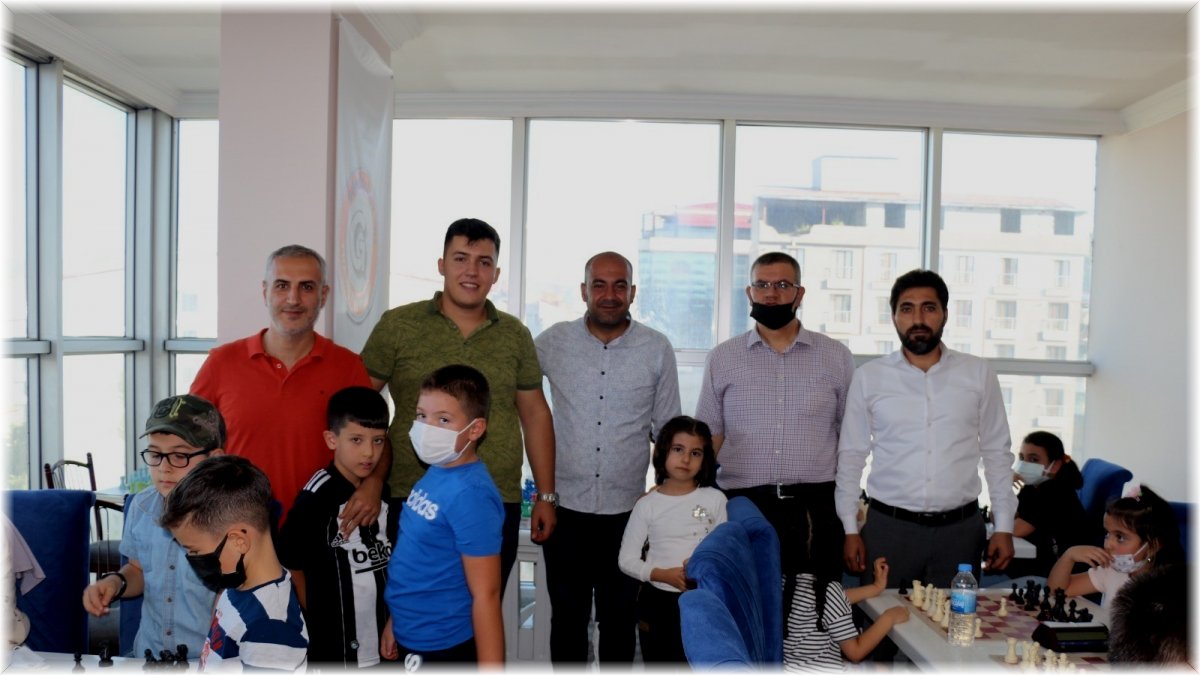 (Özel) Van Gölüne karşı satranç eğitimi