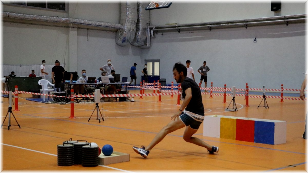 Özel yetenek sınavında zamanla yarıştılar