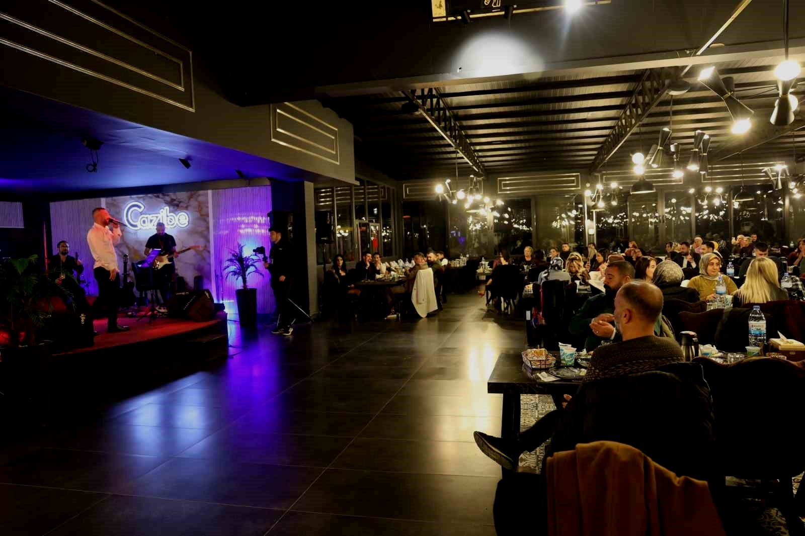 Özgün müziğin ustası Seydi unutulmaz bir gece yaşattı