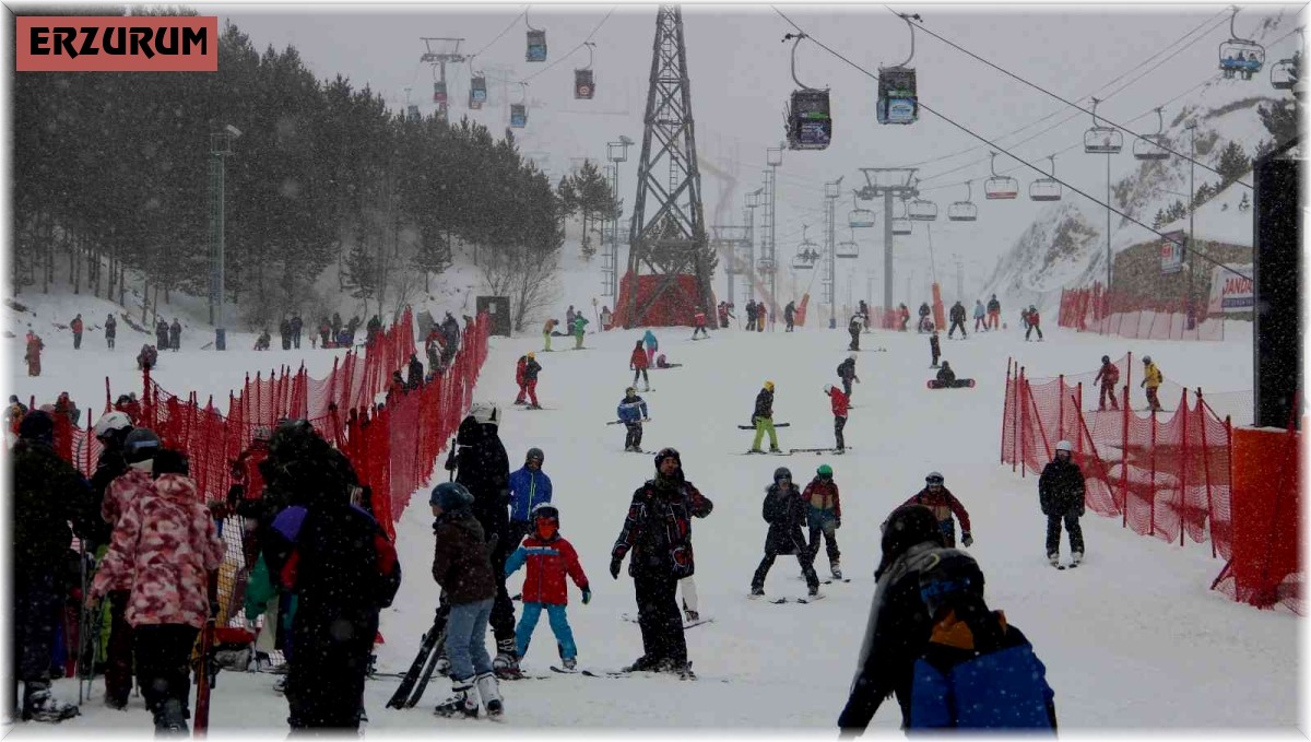 Palandöken'de düşe kalka kayak keyfi
