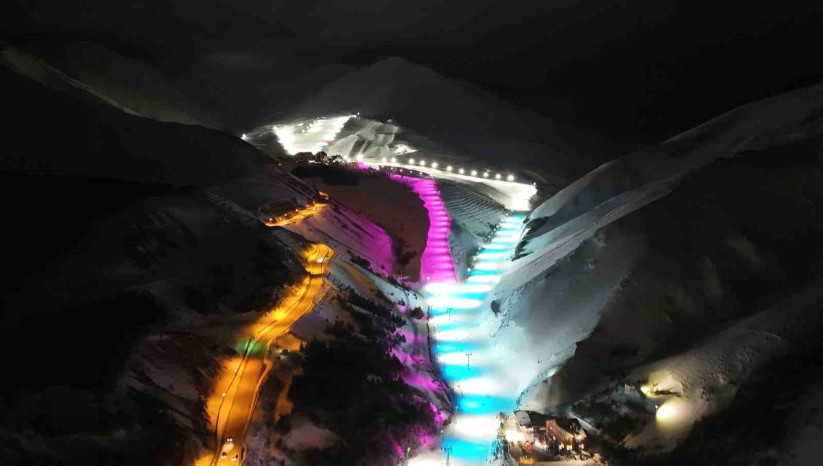 Palandöken'de gece kayağı keyfi