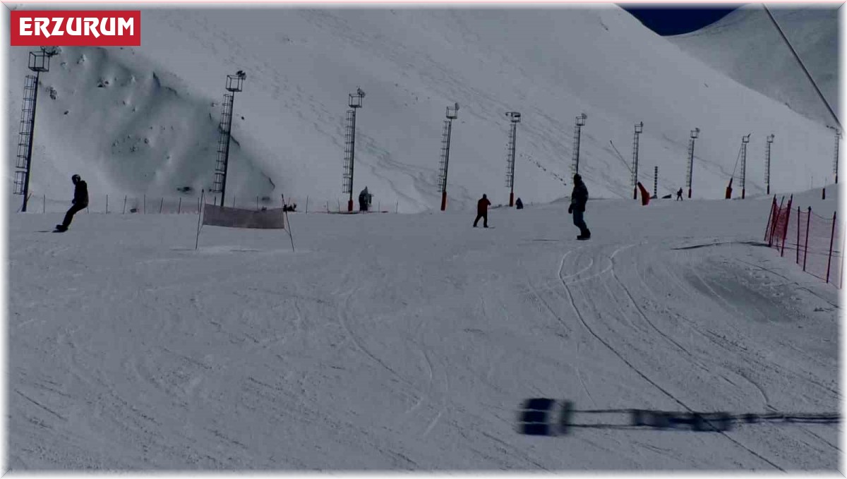 Palandöken'de hafta sonu kayak coşkusu