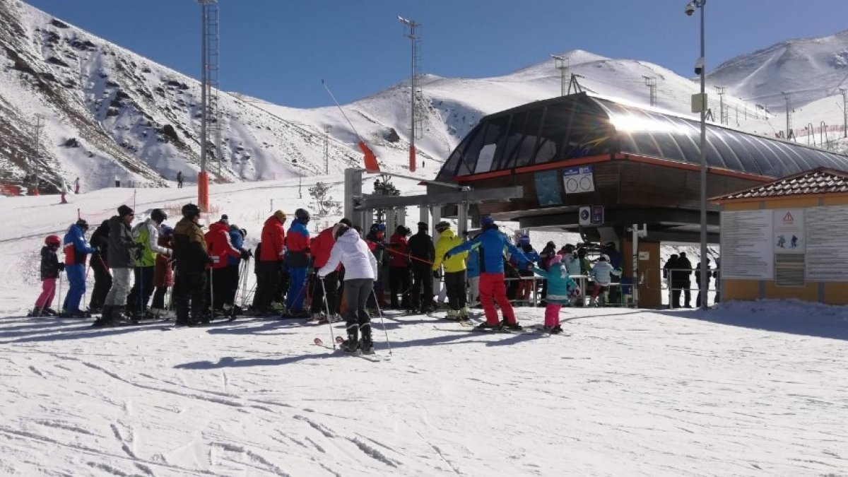 Palandöken'de pistler tatilcilere kaldı