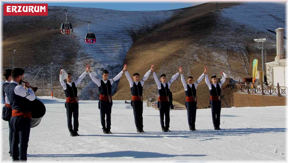 Palandöken'de turistler hem kaydı hem de bar ekibinin gösterilerini izledi