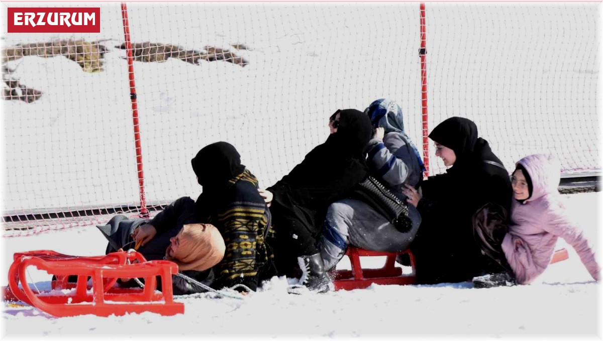 Palandöken'de yediden yetmişe kayak coşkusu
