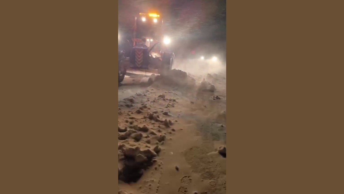 Palandöken geçidinde kar ve tipi nedeniyle mahsur kaldılar