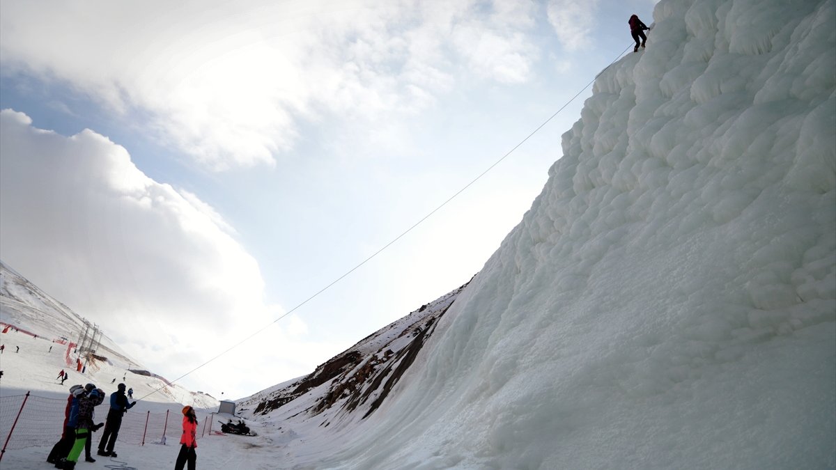 Palandöken'in 'buz dağı' adrenalin tutkunlarına ev sahipliği yapıyor