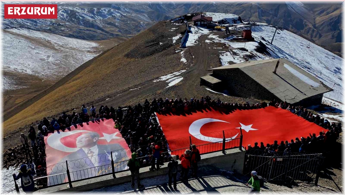 Palandöken'in karlı zirvesinde dinmeyen Cumhuriyet coşkusu