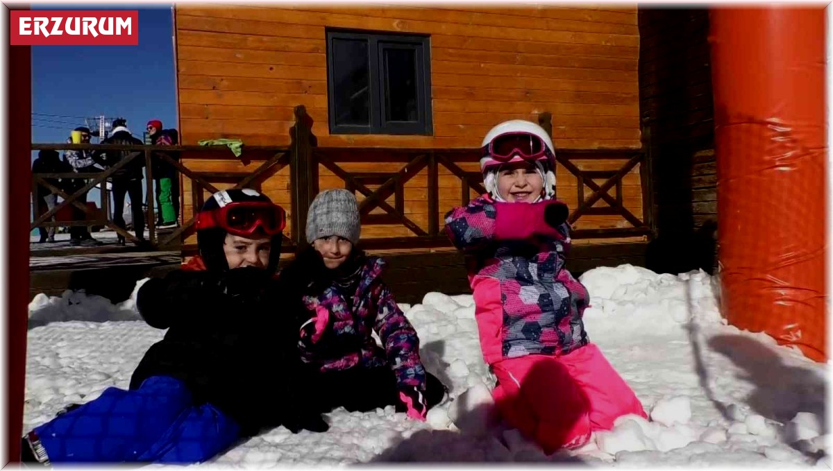 Palandöken kayakseverlerin akınına uğradı