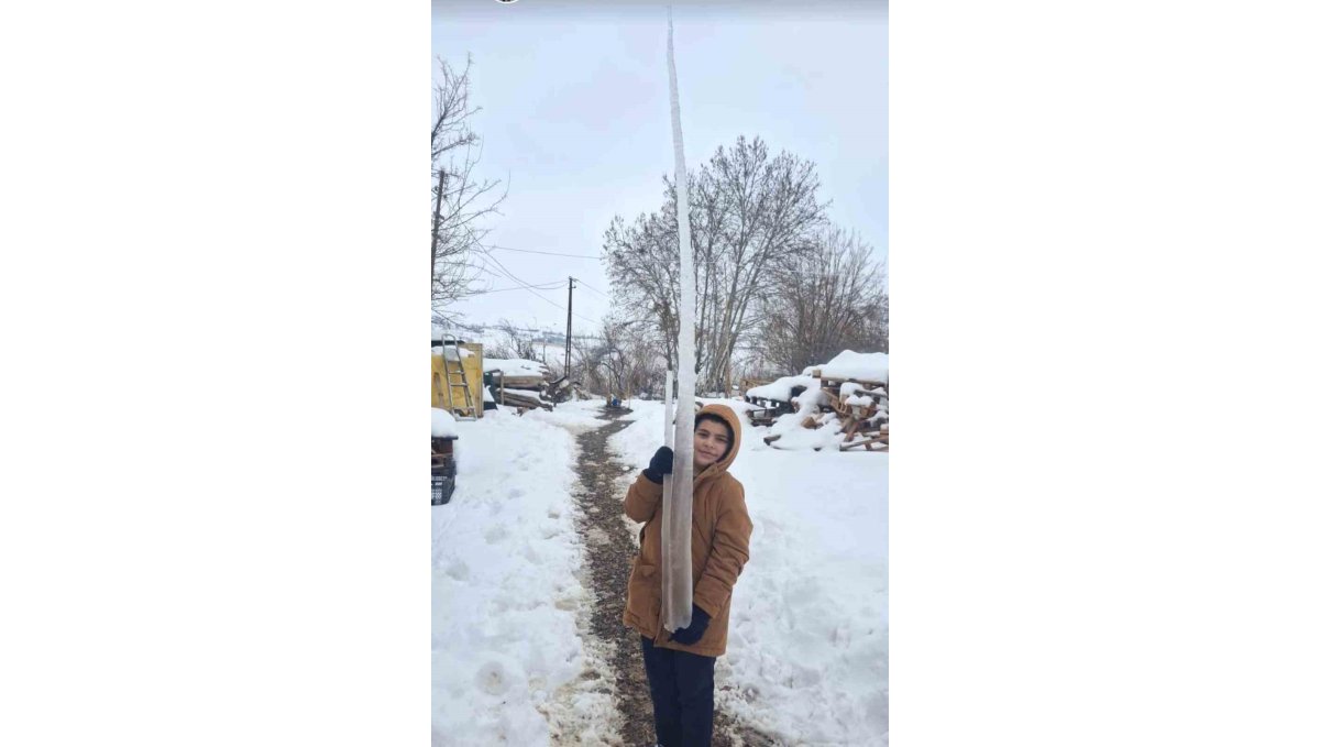 Palu'daki buz sarkıtları görenleri şaşırttı