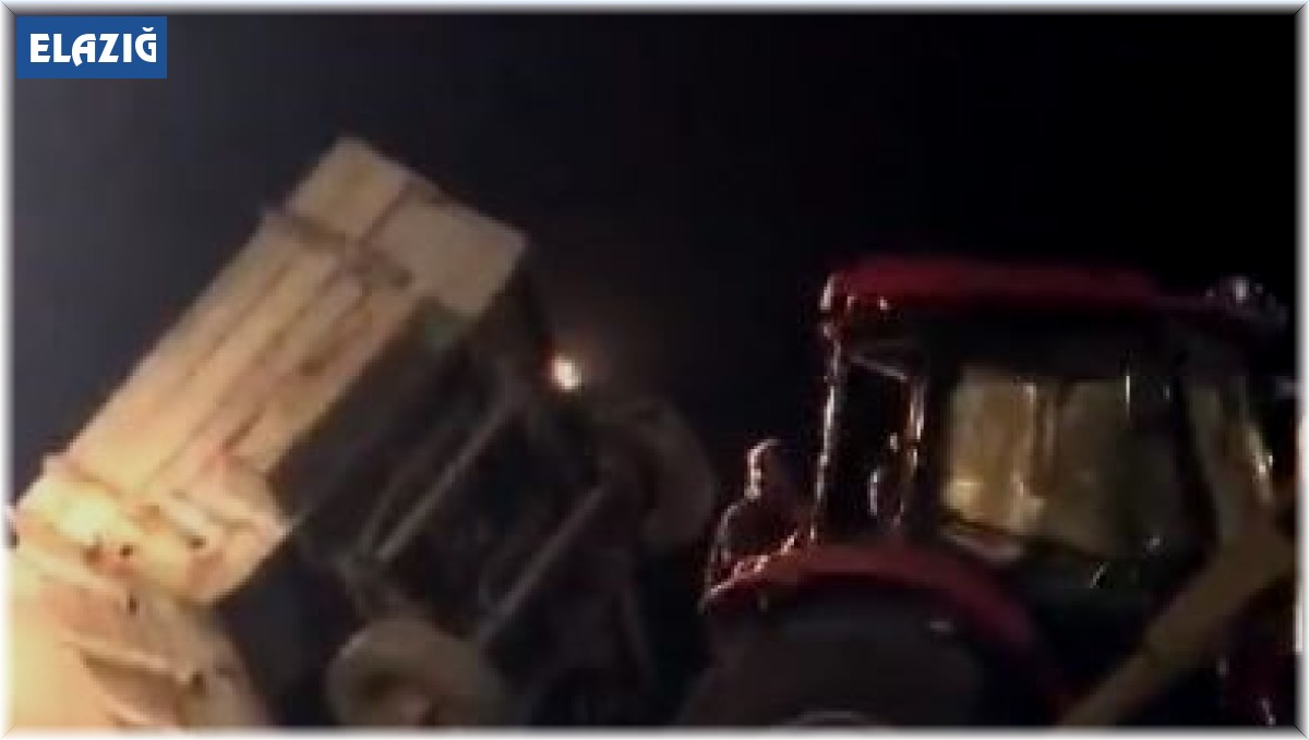 Pancar boşaltan traktörün römorku hazneye düştü