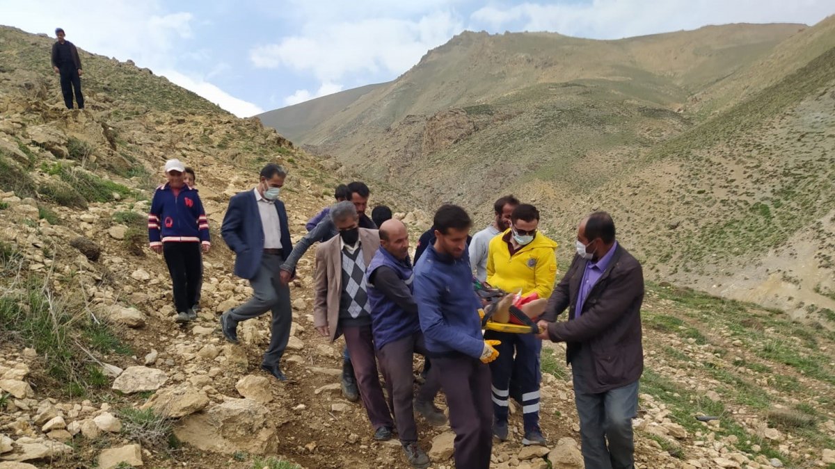 Pancar toplamak isterken kayalıklardan düştü
