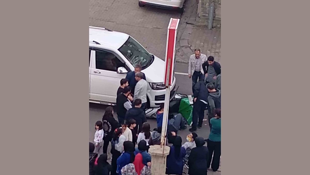 Panelvan motosiklete çarptı: 1 yaralı