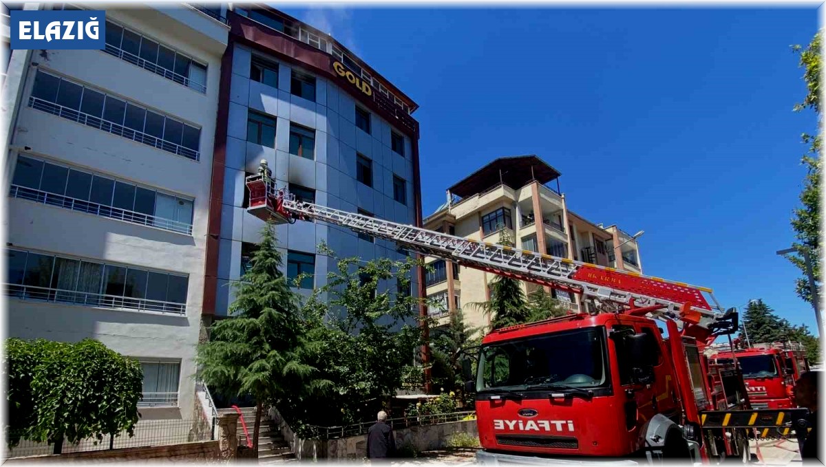 Pansiyonda yangın: Dumandan etkilenen 2 kişi kurtarıldı