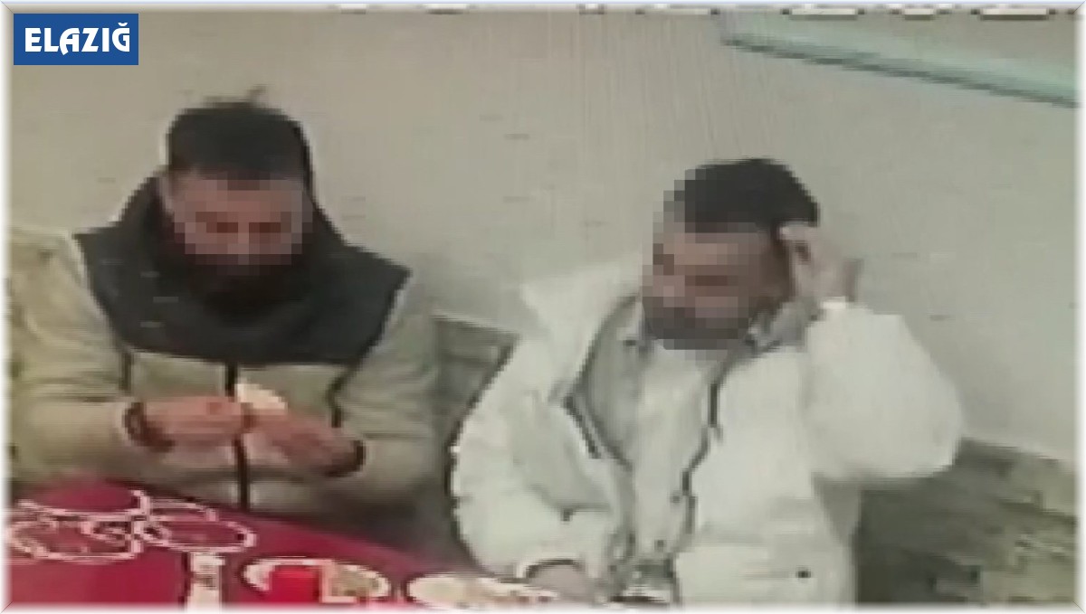 Para ödememek için saçını koparıp yemeğe koydu, o anlar kameralara yansıdı