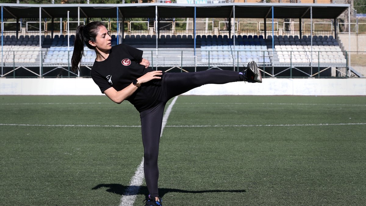 Para tekvandonun "altın" kızı, olimpiyat puanı için ter döküyor