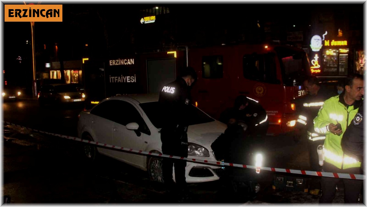 Park halinde motorundan duman çıkan araç korkuttu