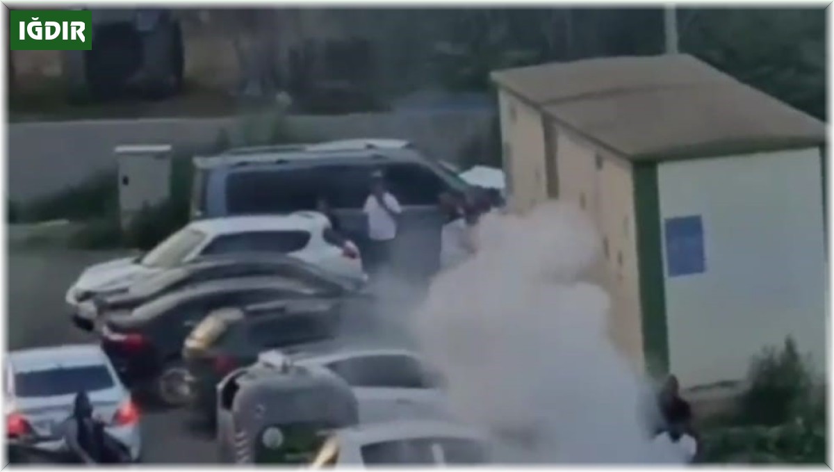 Park halindeki otomobil alev aldı