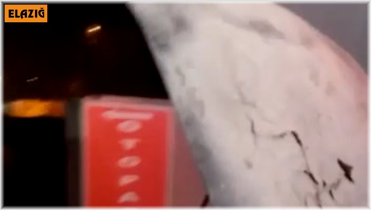 Park halindeyken alev alan araç kullanılamaz hale geldi