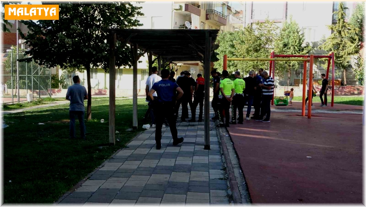 Parkta silahlı saldırıya uğrayan genç yaralandı