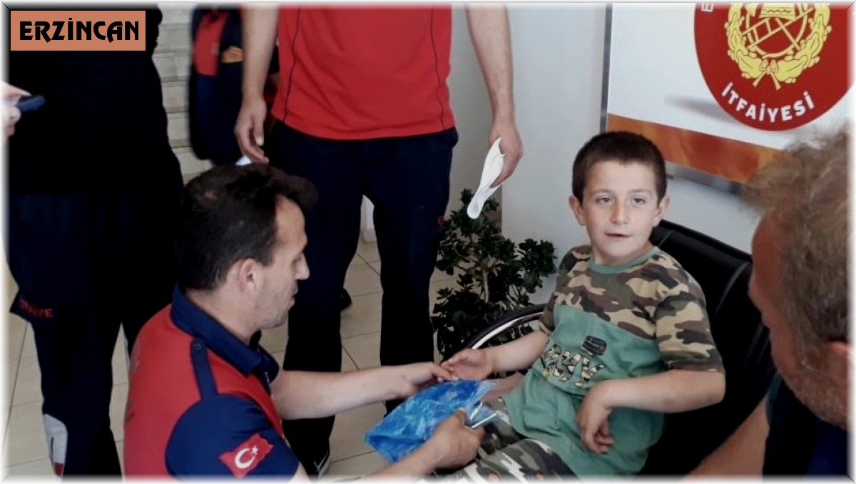 Parmağına sıkışan yüzüğü itfaiye ekipleri çıkardı