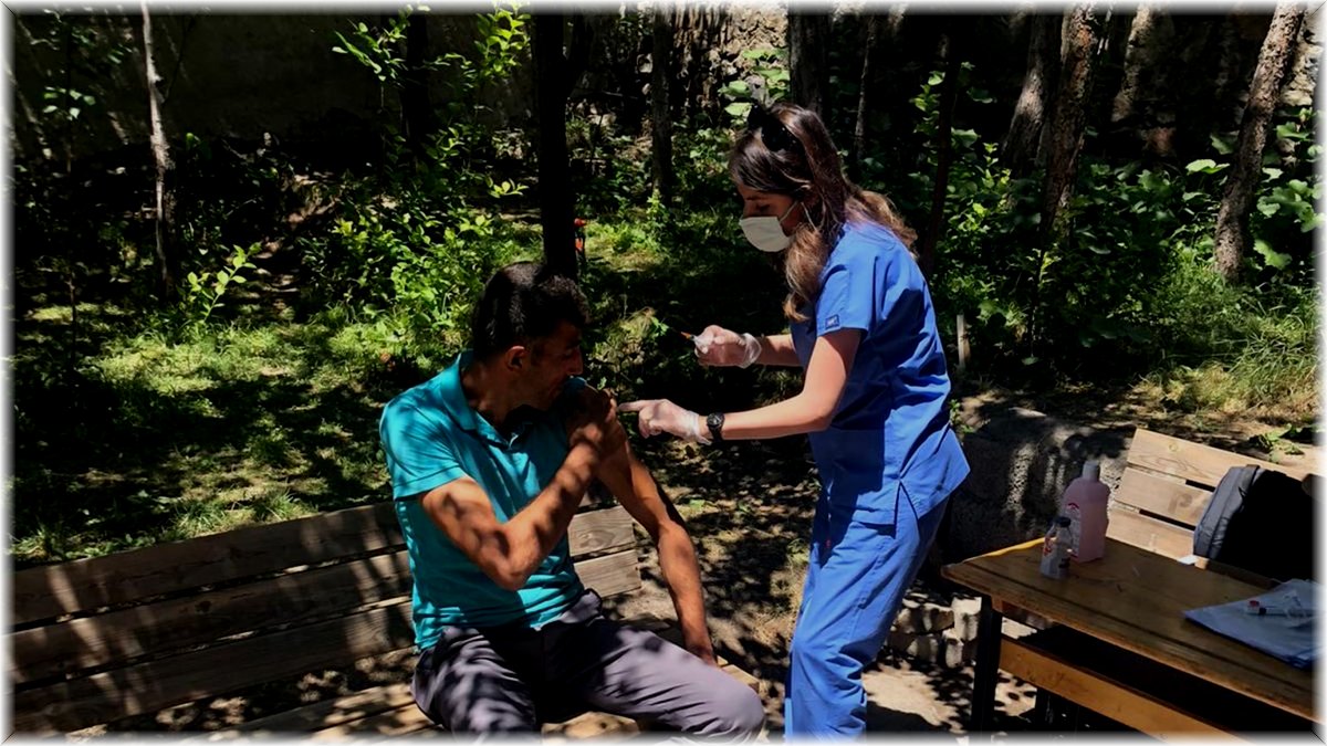 Pasinler'de aşılama çalışmaları tüm hızıyla devam ediyor