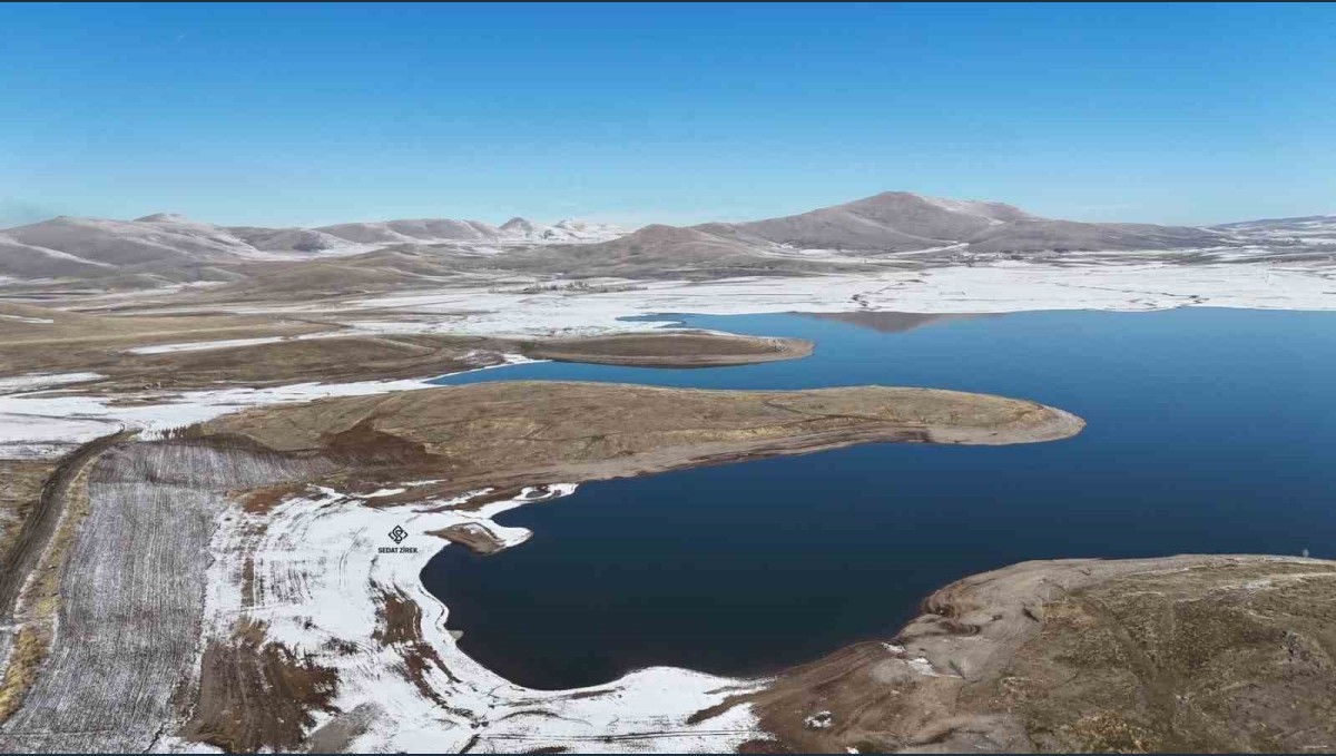 Patnos barajında kış güzelliği; Mavi ve beyazın buluşması